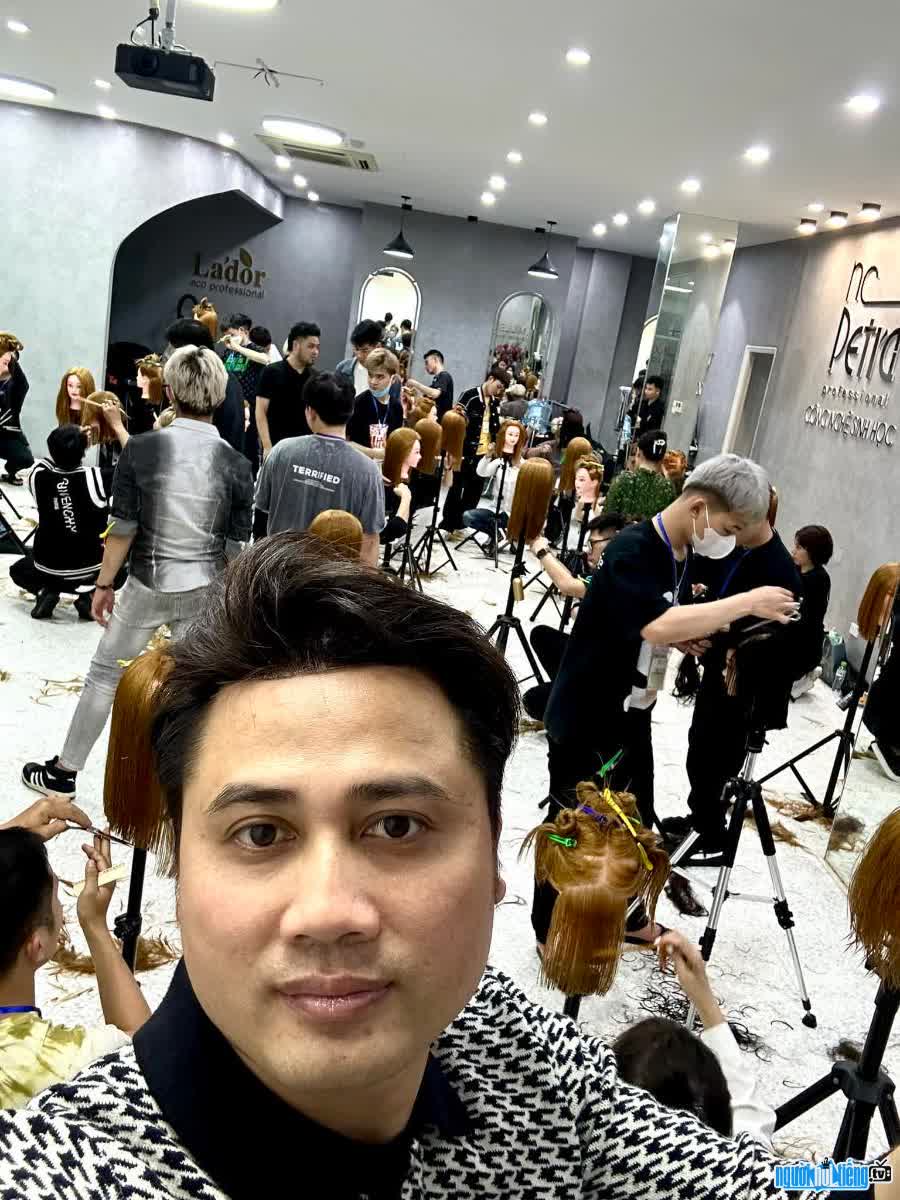 TikToker Dinh HongKong is known as a hair stylist