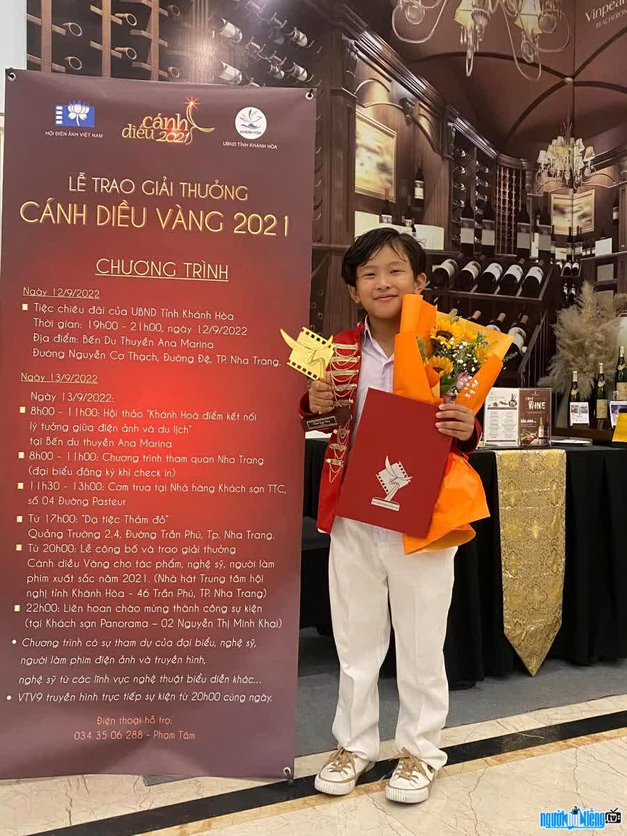 Lại Trường Phú giành giải thưởng Nam diễn viên chính xuất sắc của phim truyện điện ảnh Cánh diều 2021