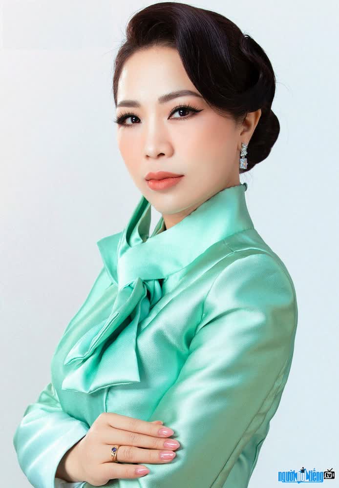  Khuat Anh Tuyet - beautiful talented businesswoman