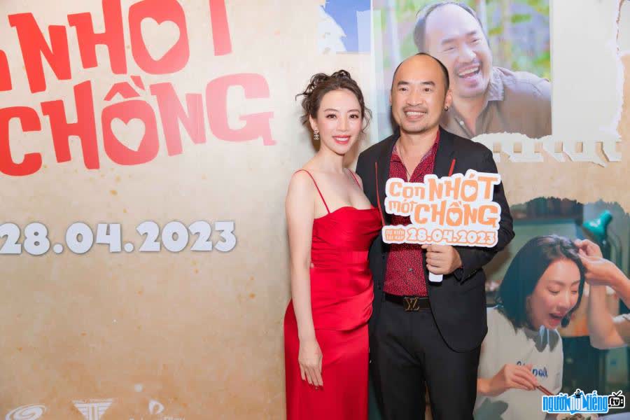 Image of the artist couple Thu Trang - Tien Luat at the film introduction