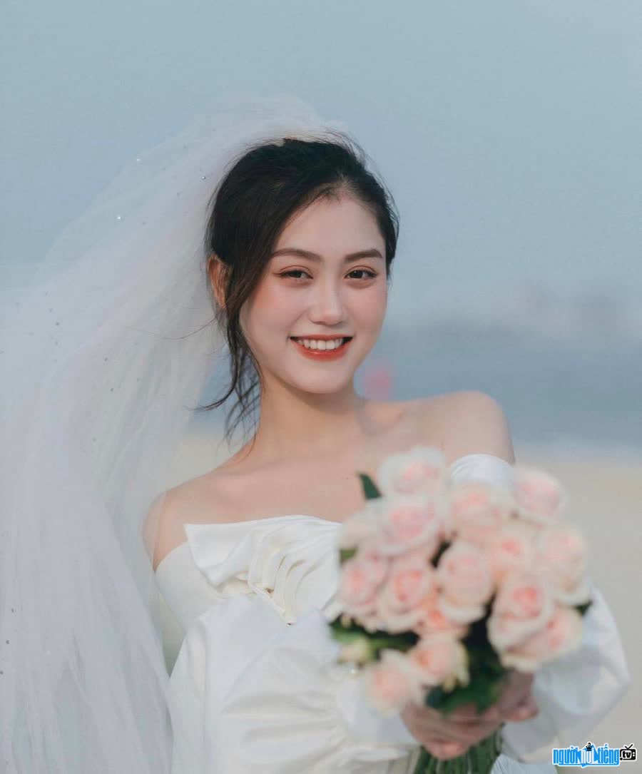Hình ảnh Á hậu Bùi Thị Kim Yến hóa thân thành cô dâu xinh đẹp