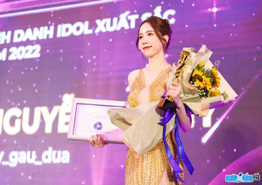 Hình ảnh Idol Live Tiktok Ngọc Lazy tại một sự kiện Vinh danh Idol xuất sắc của Tiktok