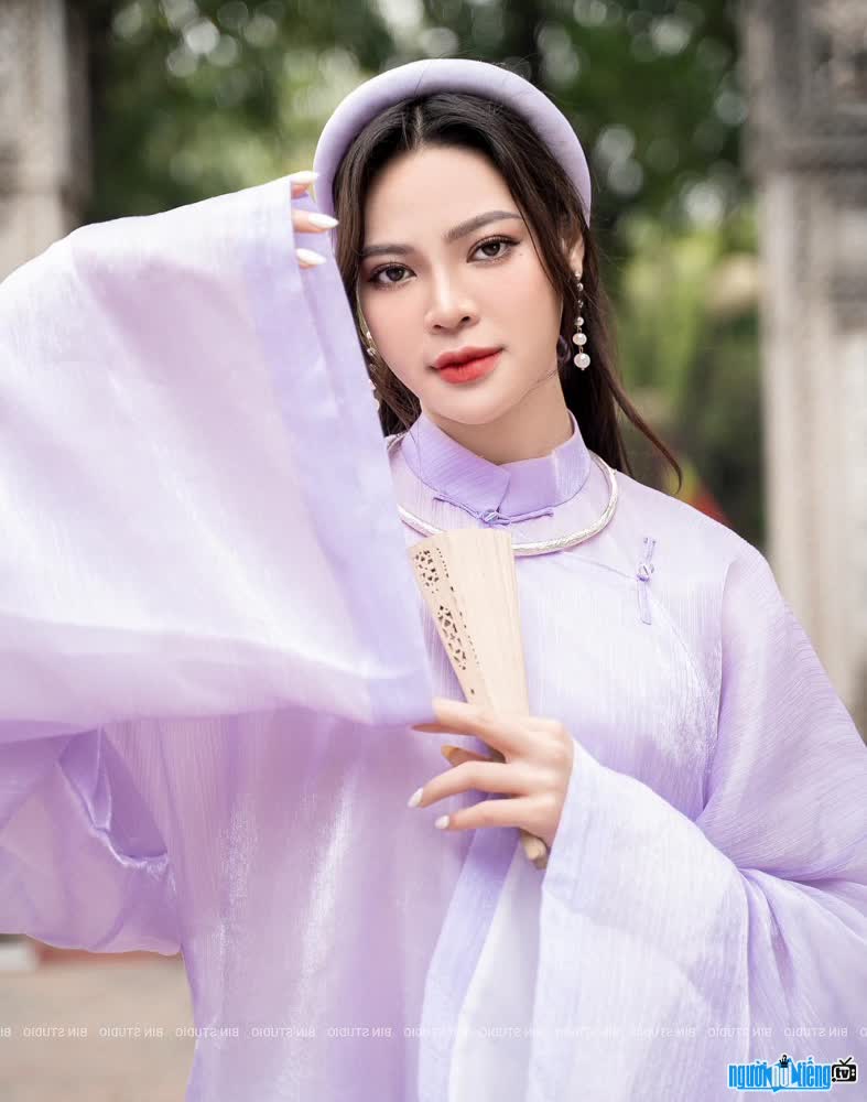 Nguyễn Thu Phương xinh đẹp trong trang phục truyền thống