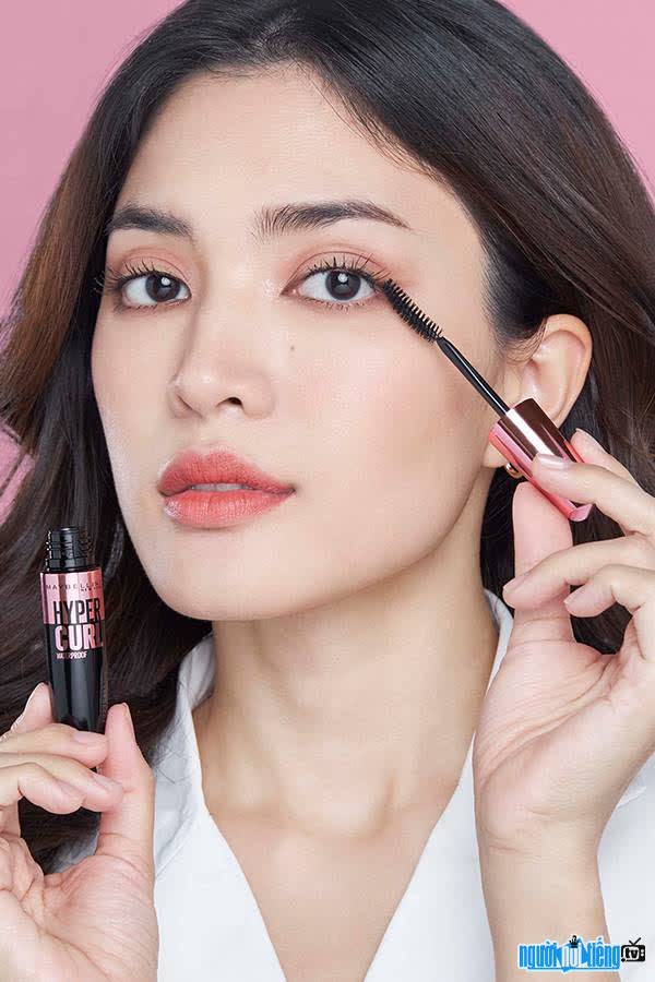 Maybelline nổi tiếng với sản phẩm mascara