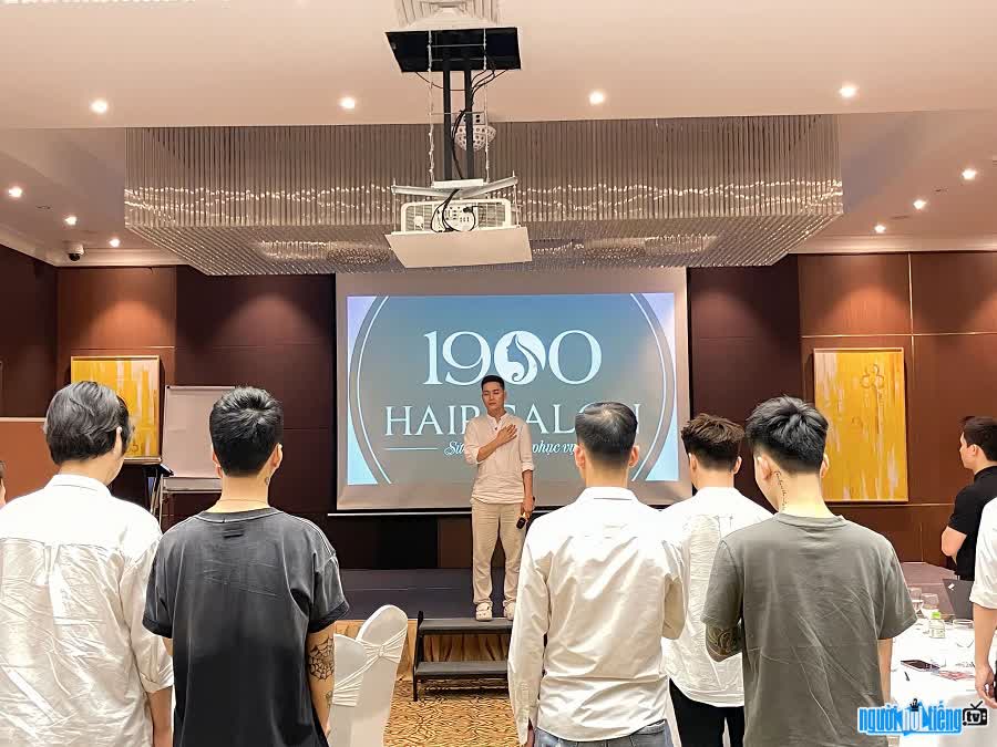 Nhà tạo mẫu tóc Chiến Nguyễn là CEO 1900 Hair Salon