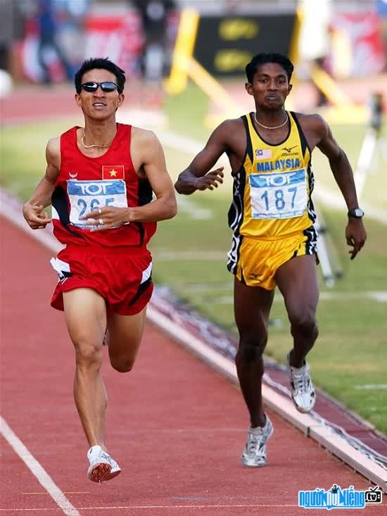 Hình ảnh Nguyễn Đình Cương trong cuộc thi chạy