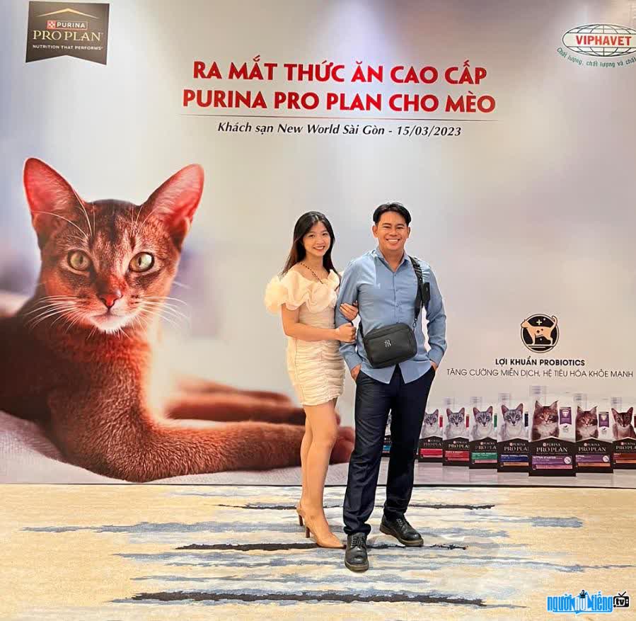 Nguyen Hong Nhan with his wife at the launch of a new project