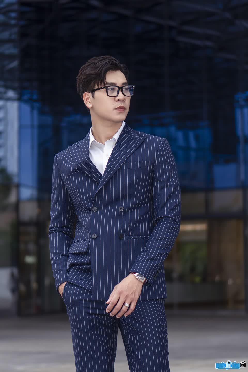 Model Eric To orients to become a creative talent