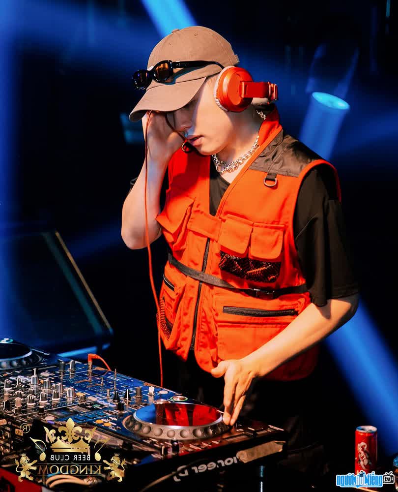 DJ Jay Hao cháy hết mình trên sân khấu âm nhạc