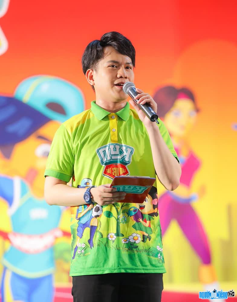  Nguyen Hoang Vu - talented male MC