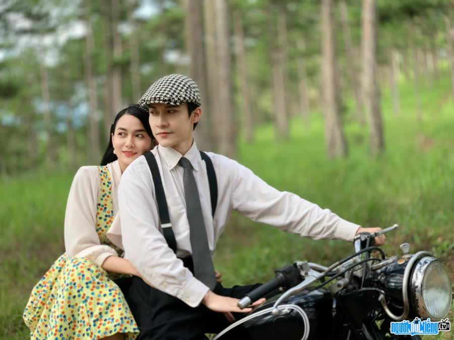 Picture of actress Mai Tam Nhu and her co-star in a movie scene