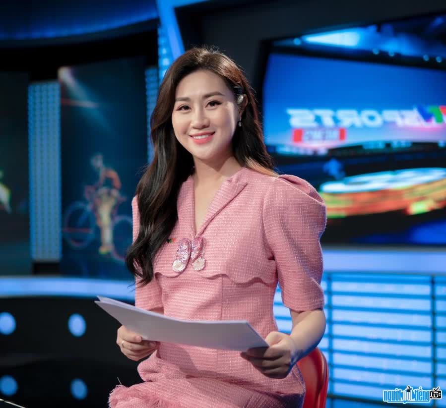 MC Nguyễn Mai Anh xinh đẹp tự tin khi dẫn chương trình