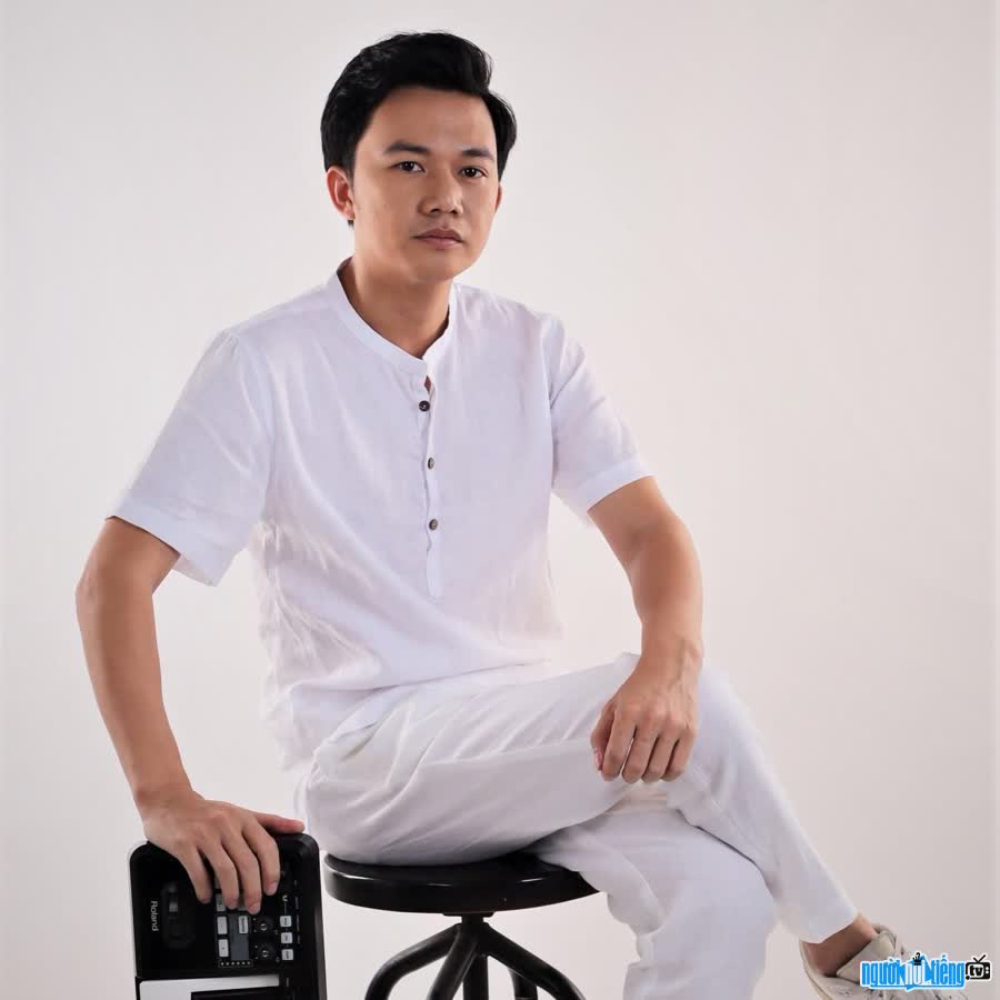 Trước khi sáng tác nhạc Nguyễn Bá Hùng từng là thầy giáo