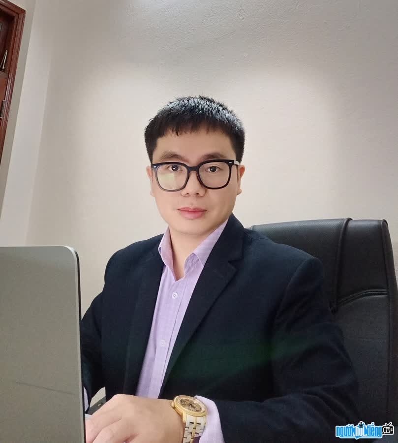 Giáo viên Sáng Nguyễn là người sáng lập Trung tâm Đào tạo và Tư vấn Kế toán Sáng Nguyễn