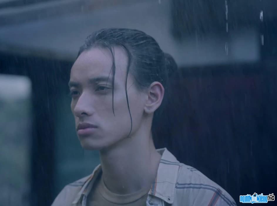  Image of Nguyen Viet Dung who appeared in Suni Ha Linh's MV