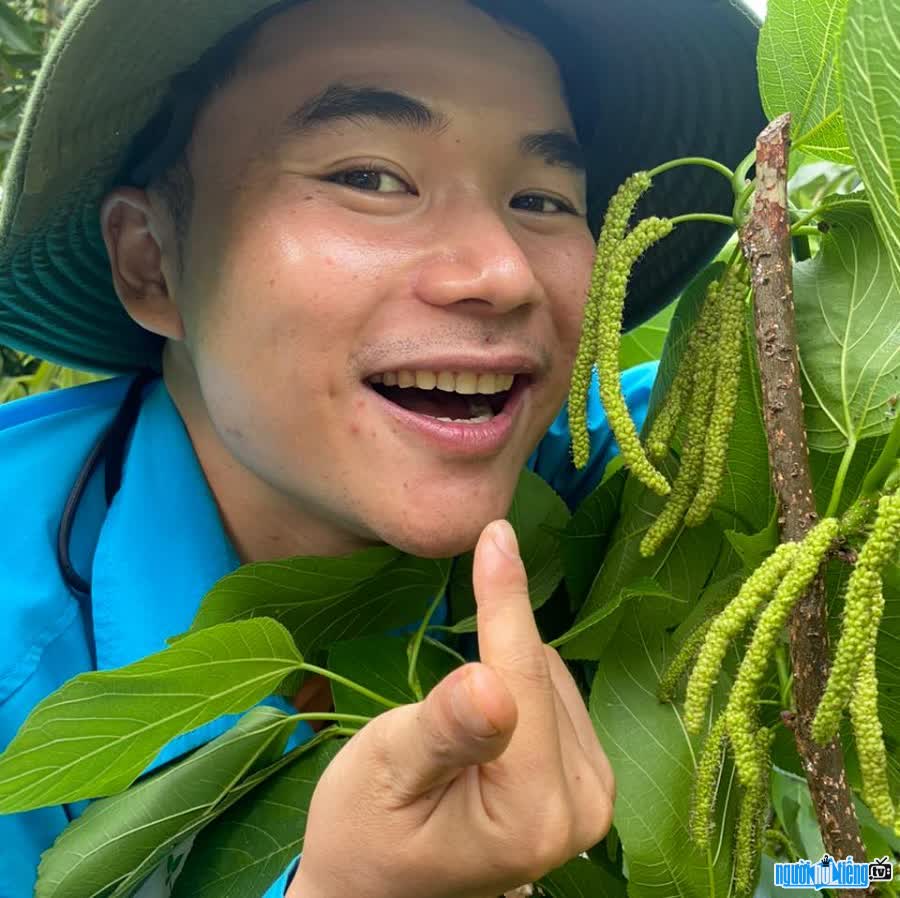 The joy of the Green Shirt Farmer TikToker