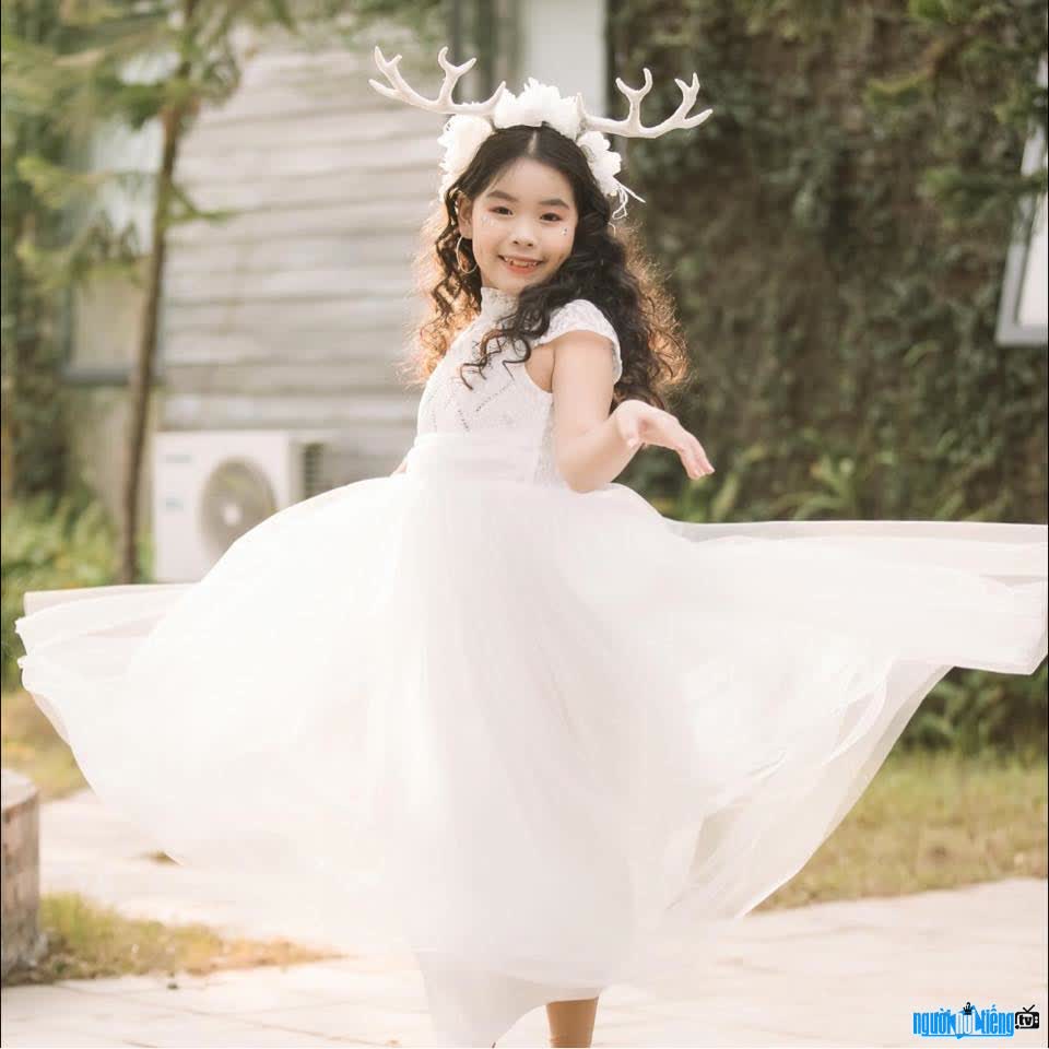 Image of beautiful and lovely child model Jenny Bao Ngoc