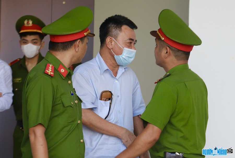Nghi Phạm Nguyễn Anh Tuấn rơi nước mắt tại phiên toà