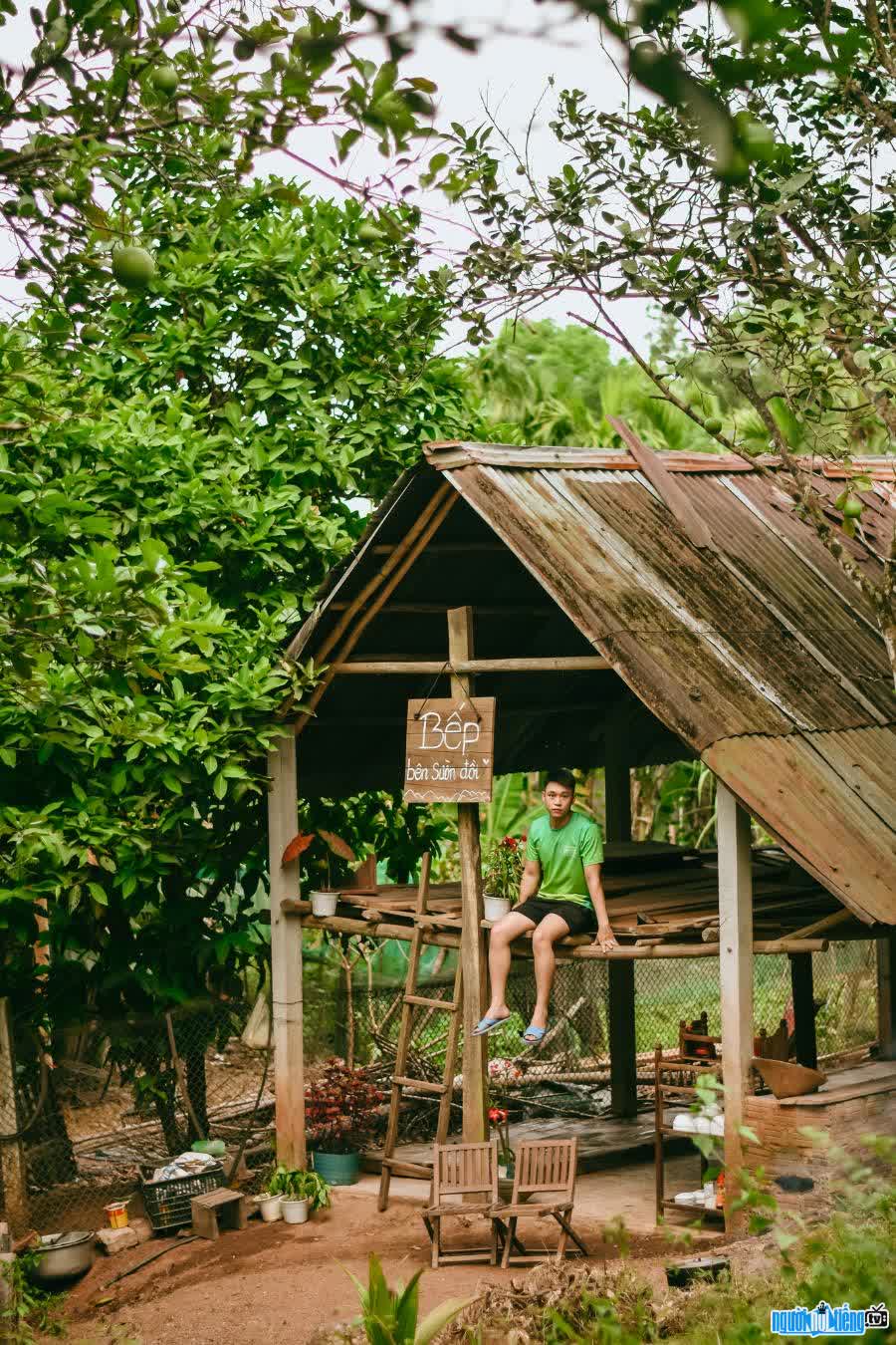 “Bếp bên sườn đồi” là nơi Duy Tài nấu những món ngon cho ba má