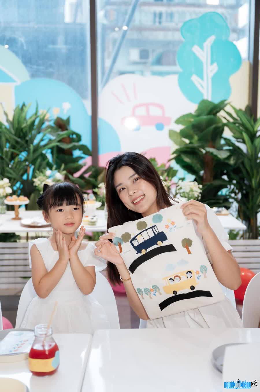 Picture of designer Ha Cuc and his daughter