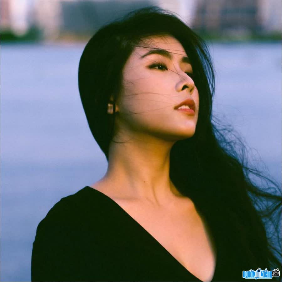 Beautiful pictures of singer Gia Nhi Nhi