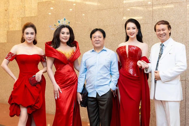  Businesswoman Doan Thi Thu Hang won the sub-prize of Beauty with a lovely face at the Miss Peace Vietnam 2023 contest