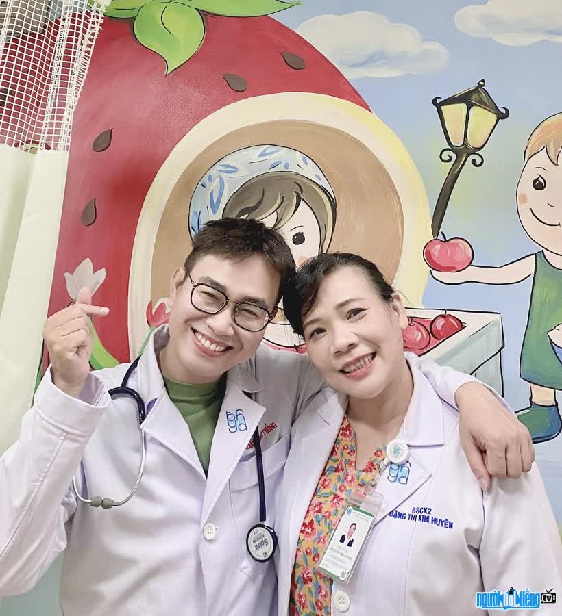 Bác sĩ Kim Huyên và đồng nghiệp