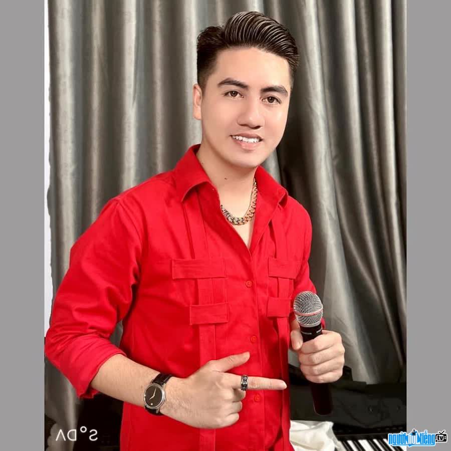  Image of handsome young singer Danh Tuan Trung