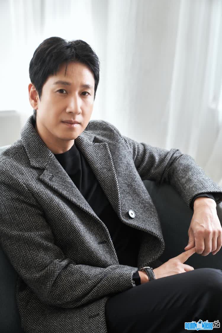 Actor Lee Sun Kyun passed away in a car