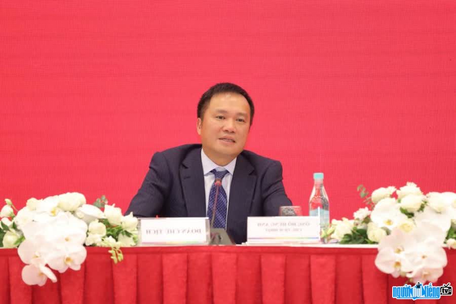 New image of billionaire Ho Hung Anh
