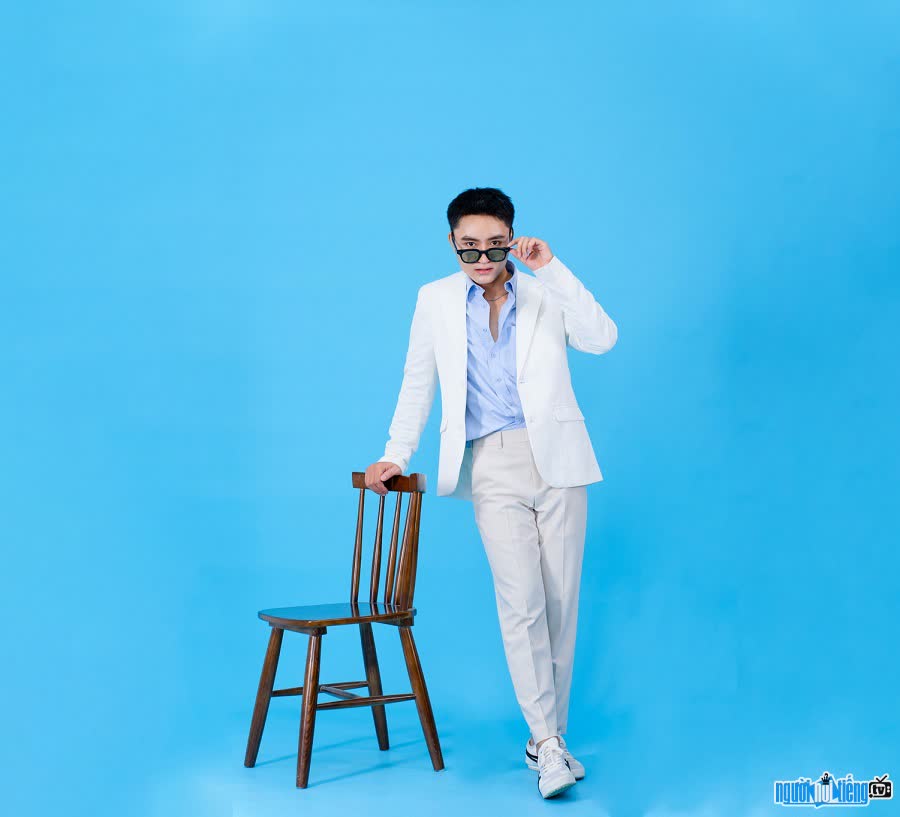 Singer Manh Nguyen has a burning passion for music