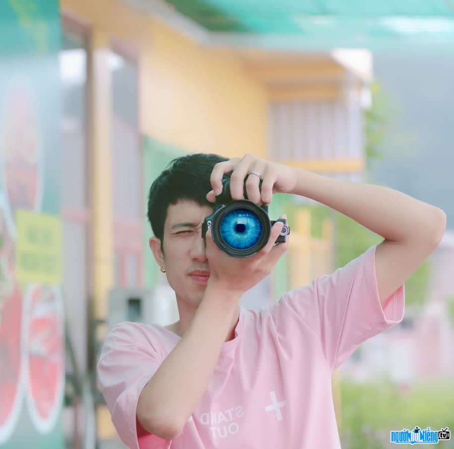 Image of Phung Quang Trung always trying his best with photography