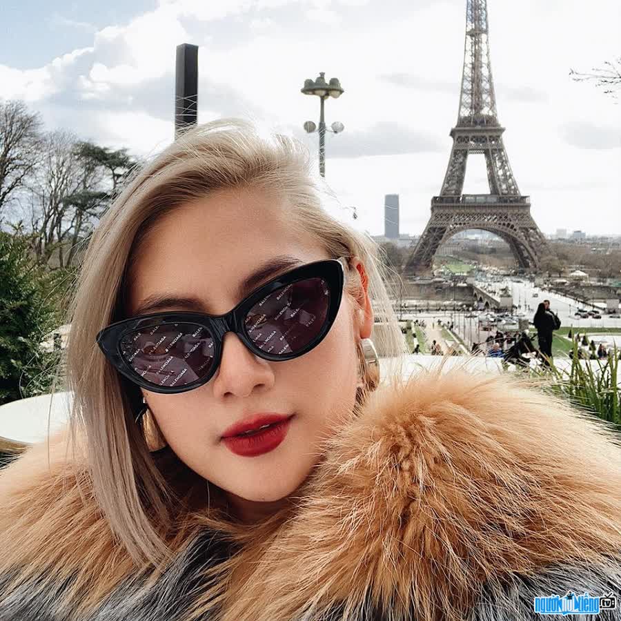 TikToker Linh Remy travels in Paris