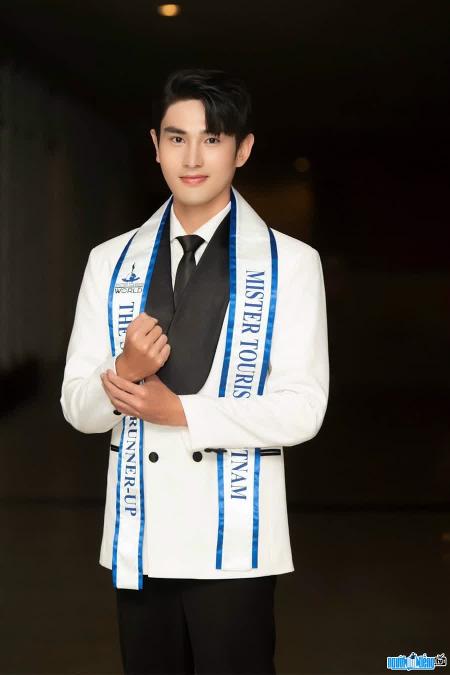 Huy Lâm nhận được danh hiệu Á Vương 2 trong cuộc thi Mister Tourism World Viet Nam 2023