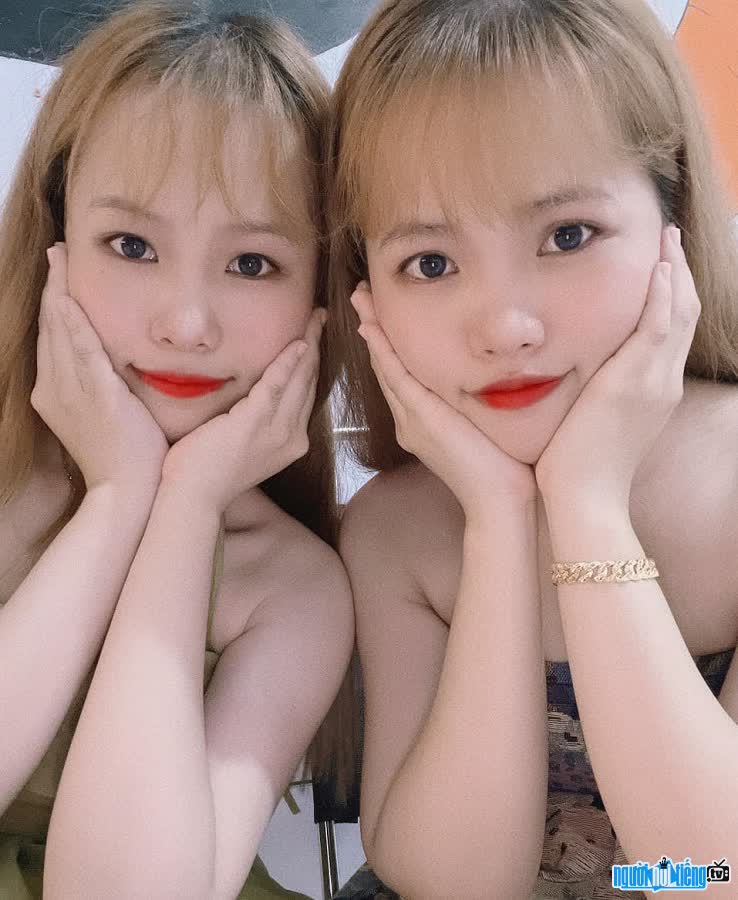 TikTok Hien Trang TV channel owners are two cute sisters