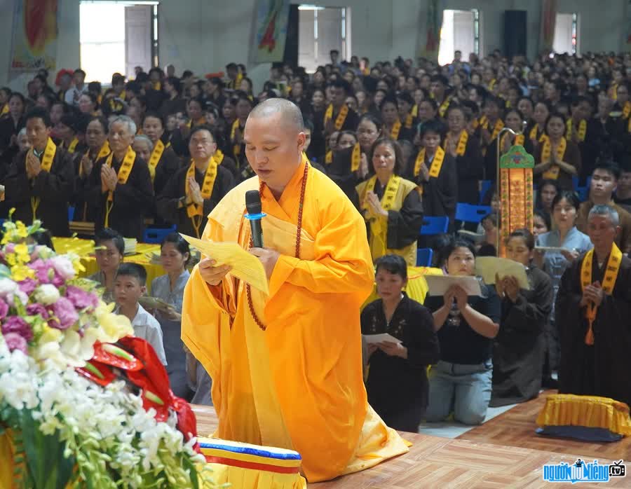 Hàng nghìn Phật tử tham gia buổi giảng pháp của nhà sư Thích Đạo Thịnh