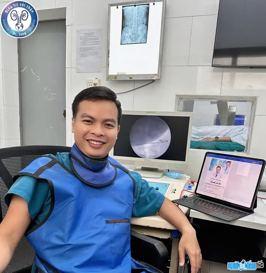 Bác sĩ Nguyễn Thanh Tùng giúp hàng nghìn người thoát khỏi cơn đau do sỏi thận gây ra