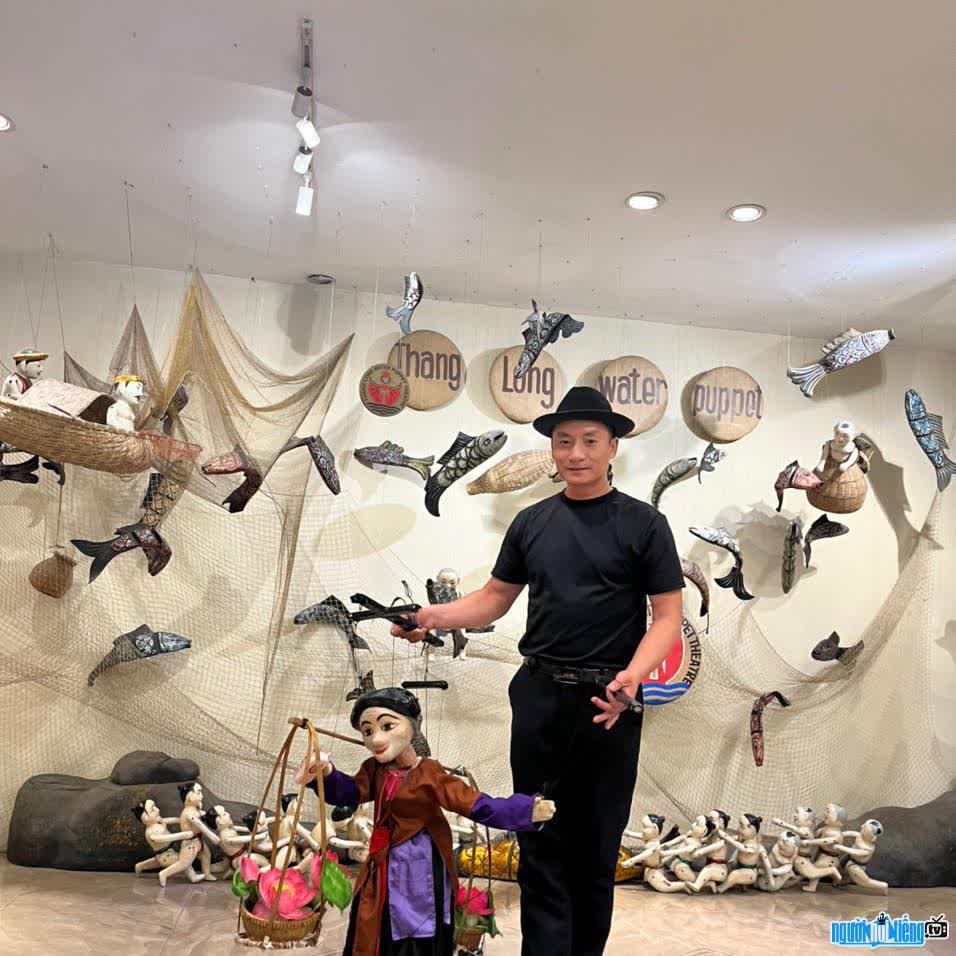  Xuan Long is always devoted to the traditional art of puppetry