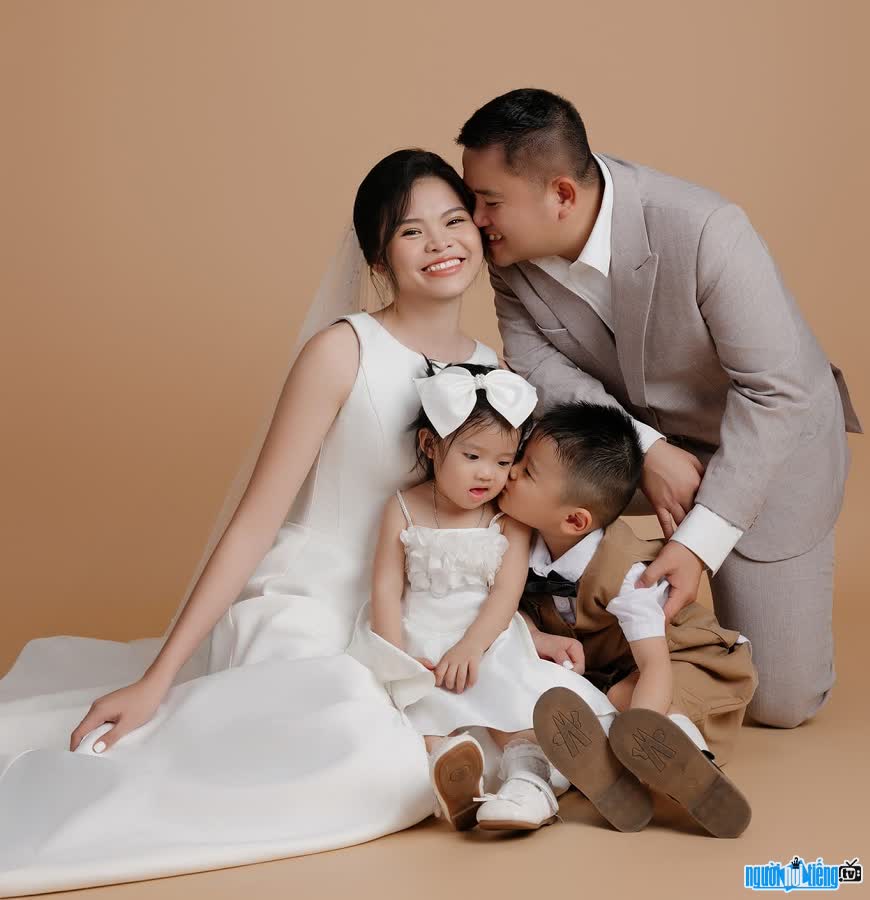 Happy family of businessman Nguyen Tuan Khoi