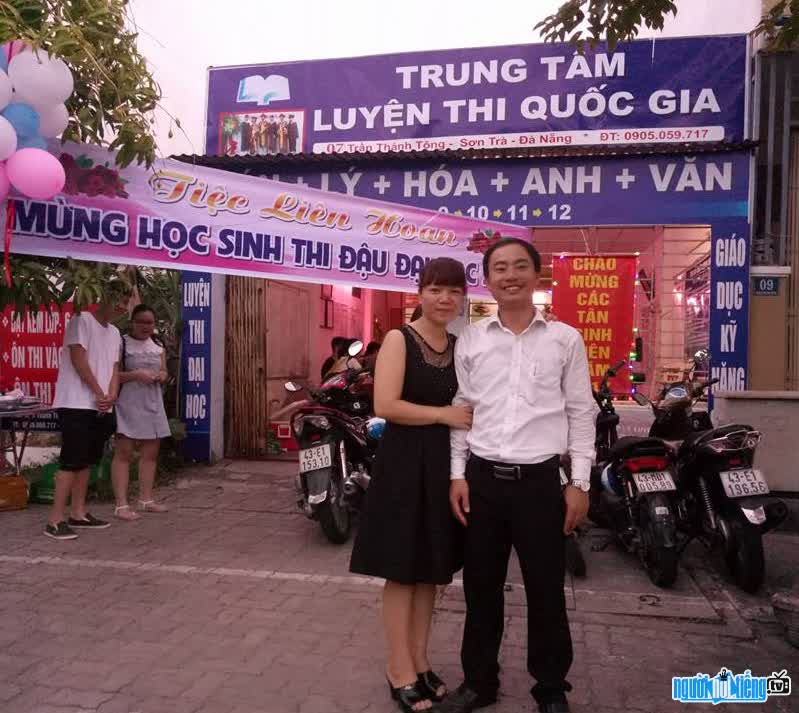 Teacher Bach Van Kieu (Physics Teacher) became a success. Established National Test Preparation Center