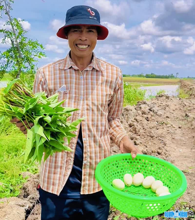 TikToker Mong Kha shares the lives of people in the river region