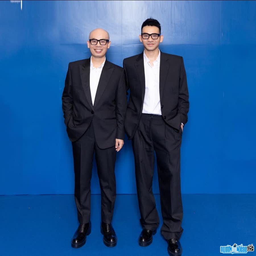 Fashion designers Dinh Truong Tung and Vu Ngoc Tu co-founded vuong&son