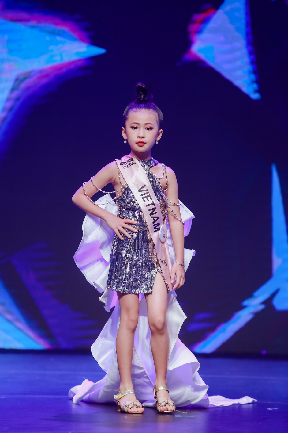  Image of child model Tran Mai Viet representing Vietnamese child talent participating in international competitions in Malaysia 2023.