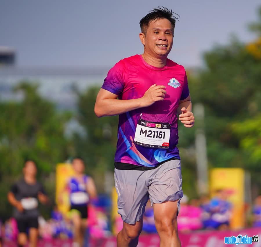 CEO Vu The Dung participates in the running competition