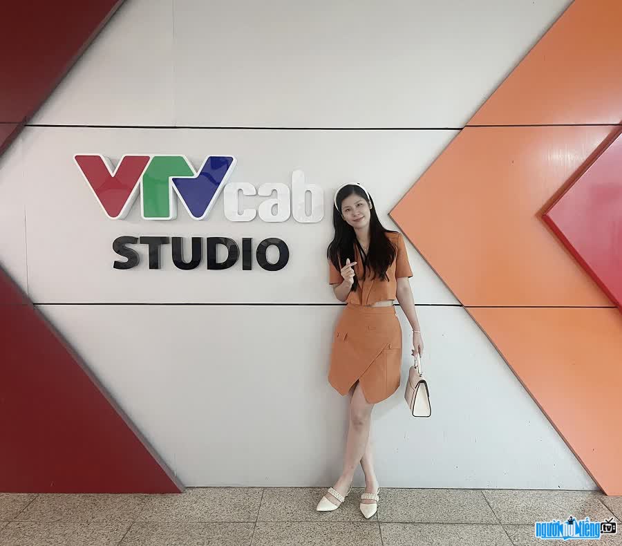 TikToker Huyen Trang Uy Tin is a guest on VTV cab