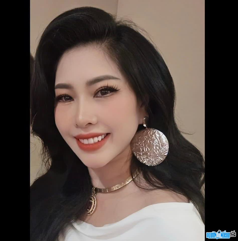 Image of beautiful and talented singer Ha Kieu