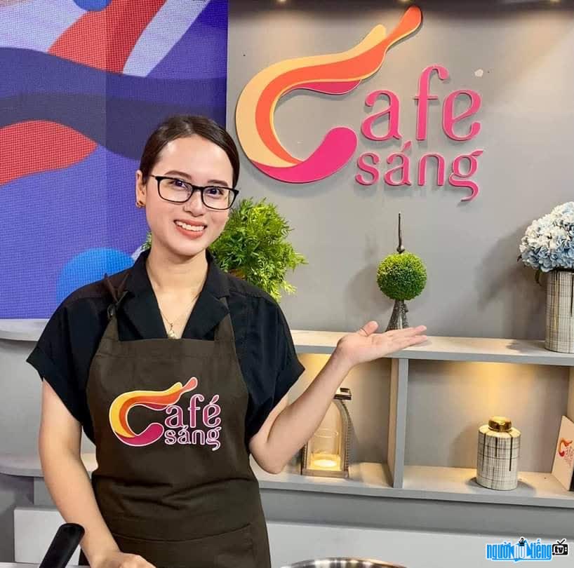 Teacher Linh Phan - Teacher Healthy appears on the morning Cafe program