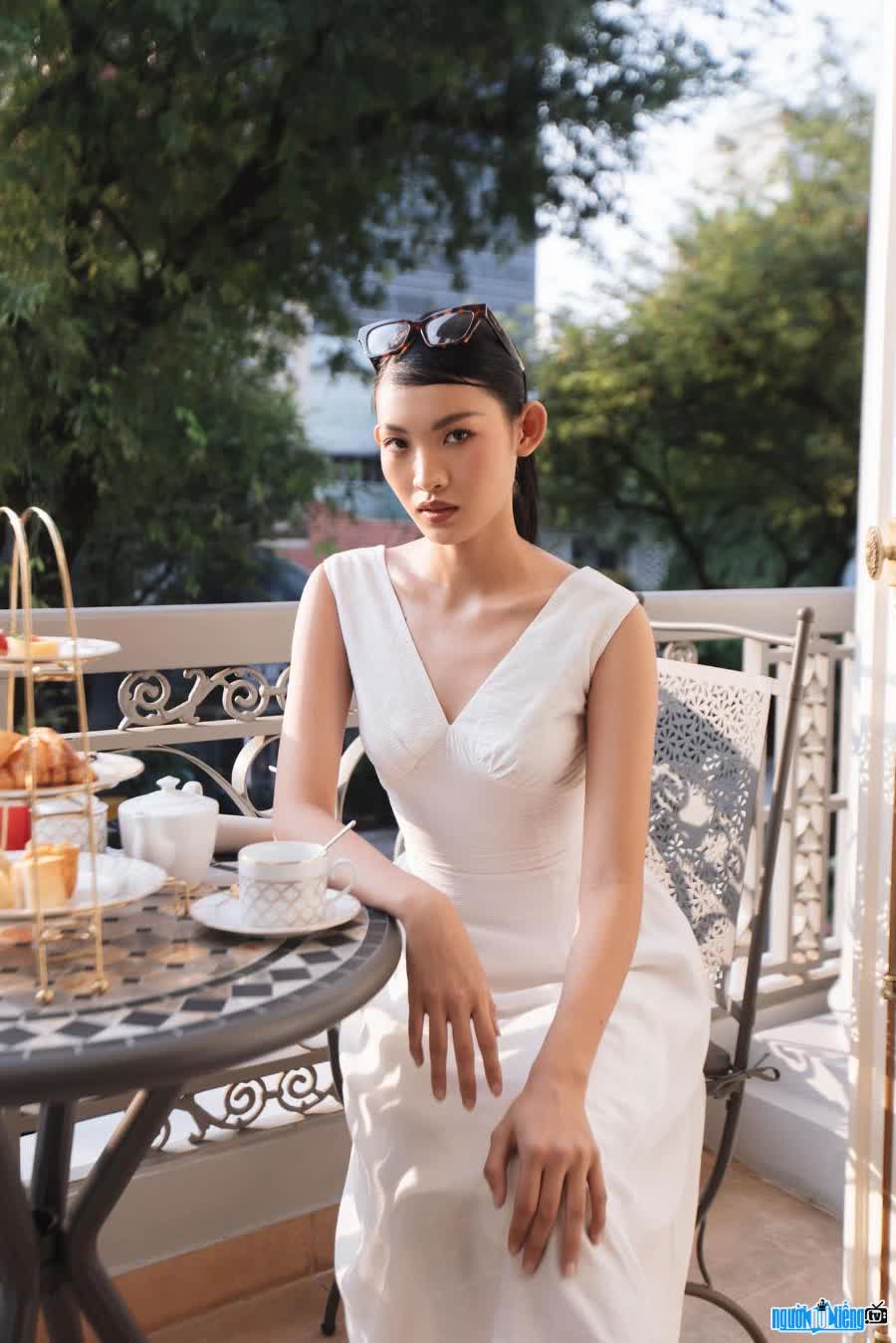Cận cảnh nhan sắc của người mẫu Huỳnh Tú Anh