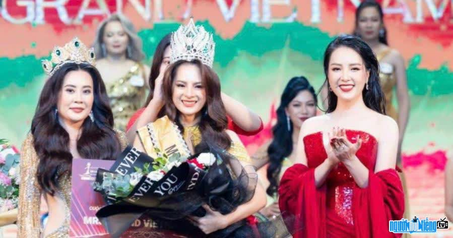  Image of Doan Thi Thu Hang crowned Miss Quarterly Ms. Hoa Binh Vietnam 2023