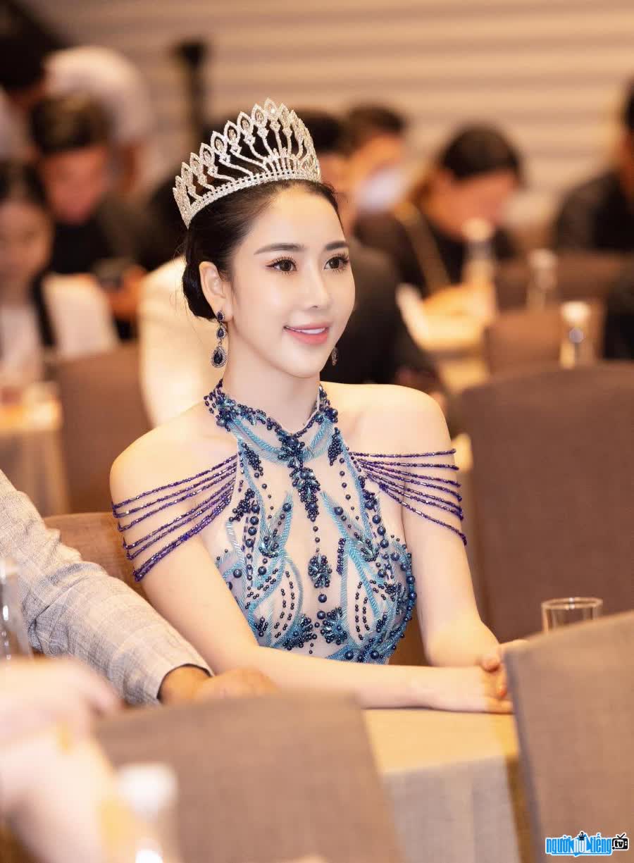 Hình ảnh mới của hoa hậu Trịnh Thanh Hồng Hoa
